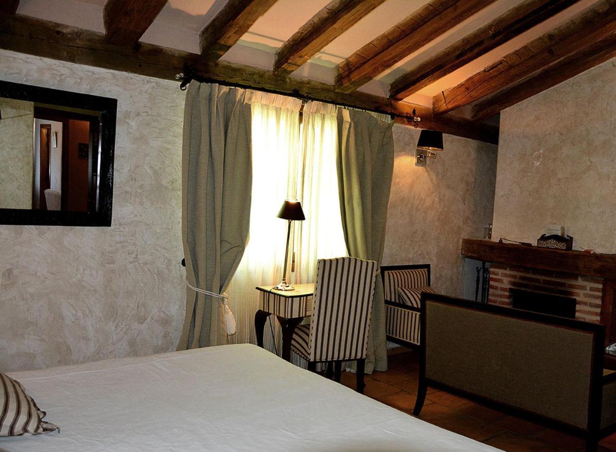 Posada Fuenteplateada Collado Hermoso Eksteriør billede