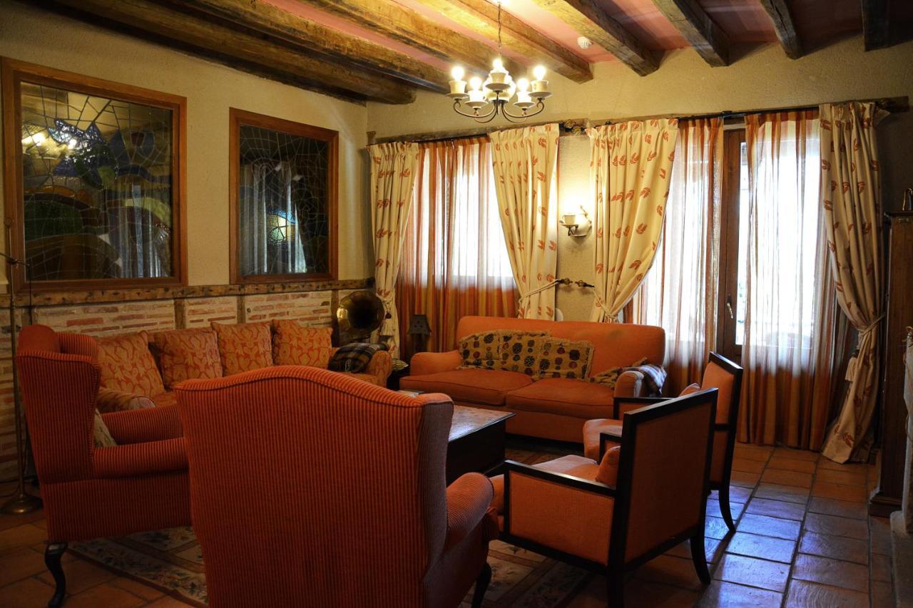Posada Fuenteplateada Collado Hermoso Eksteriør billede