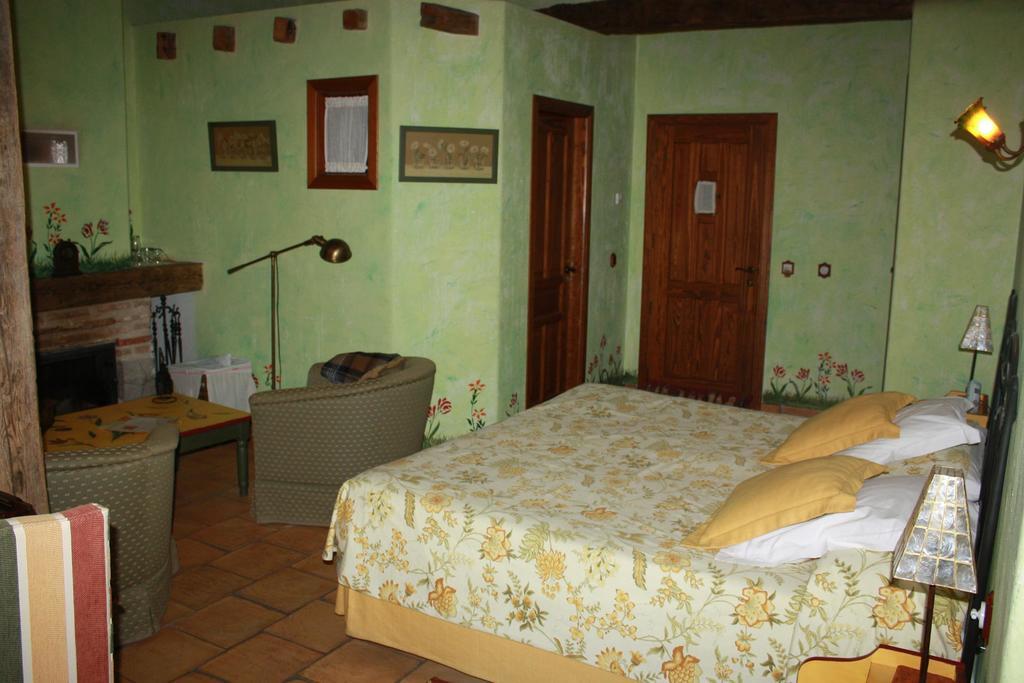 Posada Fuenteplateada Collado Hermoso Eksteriør billede